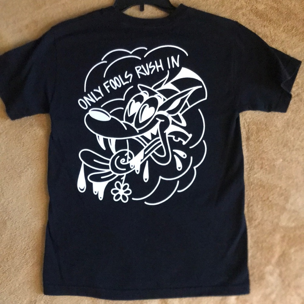 Night Crimes Fools Rush In black and white shirt sleeve t shirt size small